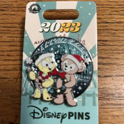 Trading Pin Disney Aulani Limited  2023 Holiday Pin Olu Duffy Bear Ko Olina Hawaii.  Brand new on original card.  