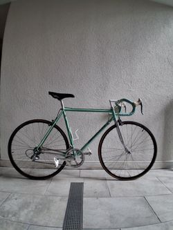 CLASSIC ROAD BICYCLE