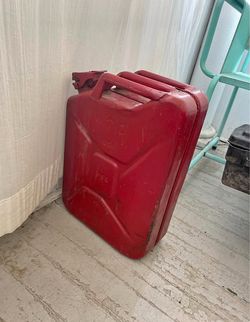Metal Gas can