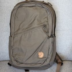 Fjallraven -  Raven 20 - Dark Olive
