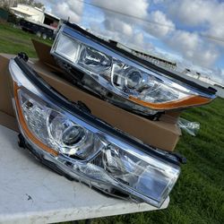 New 14-16 Toyota Highlander Headlights 