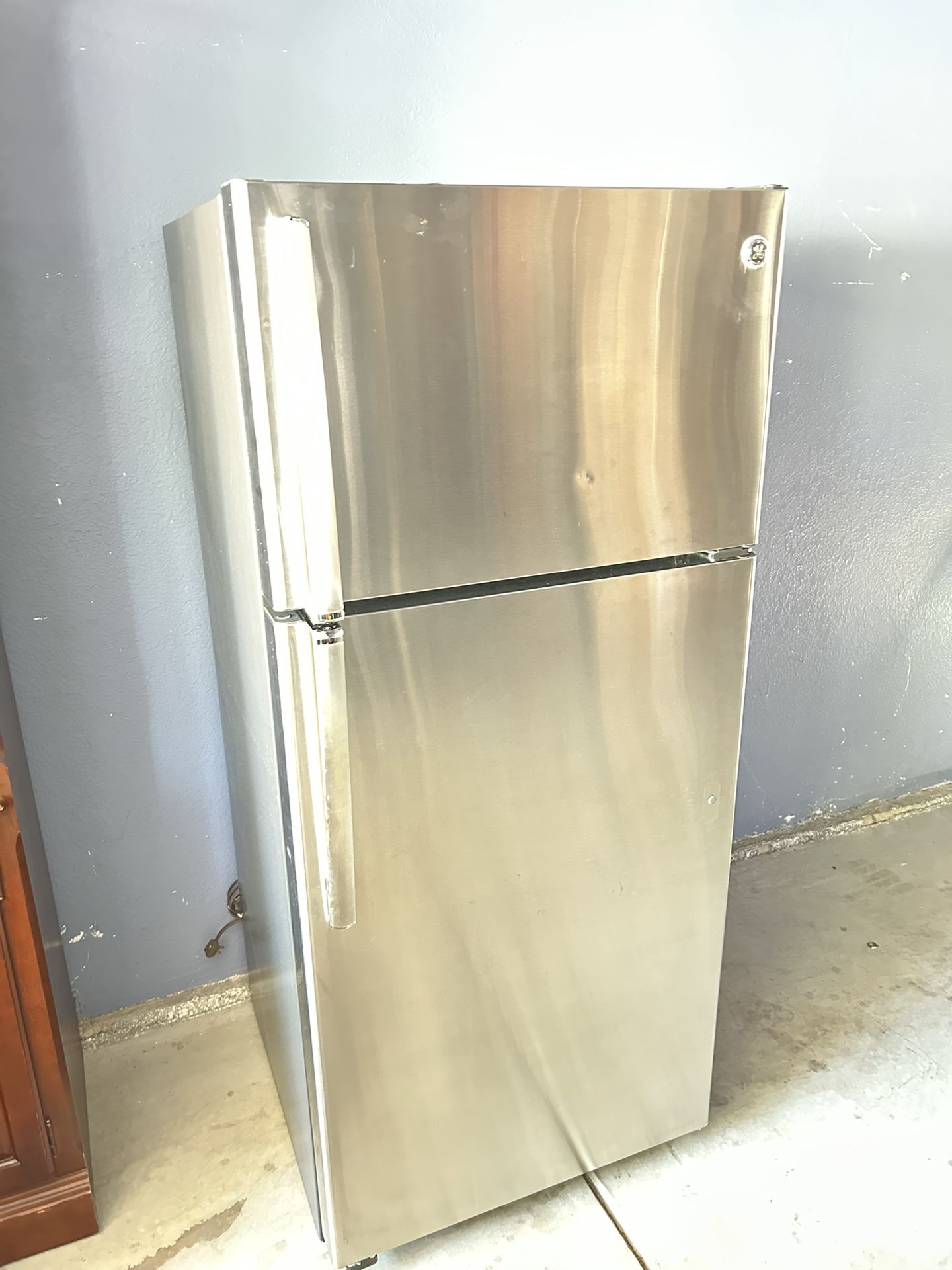 GE Fridge For Sale