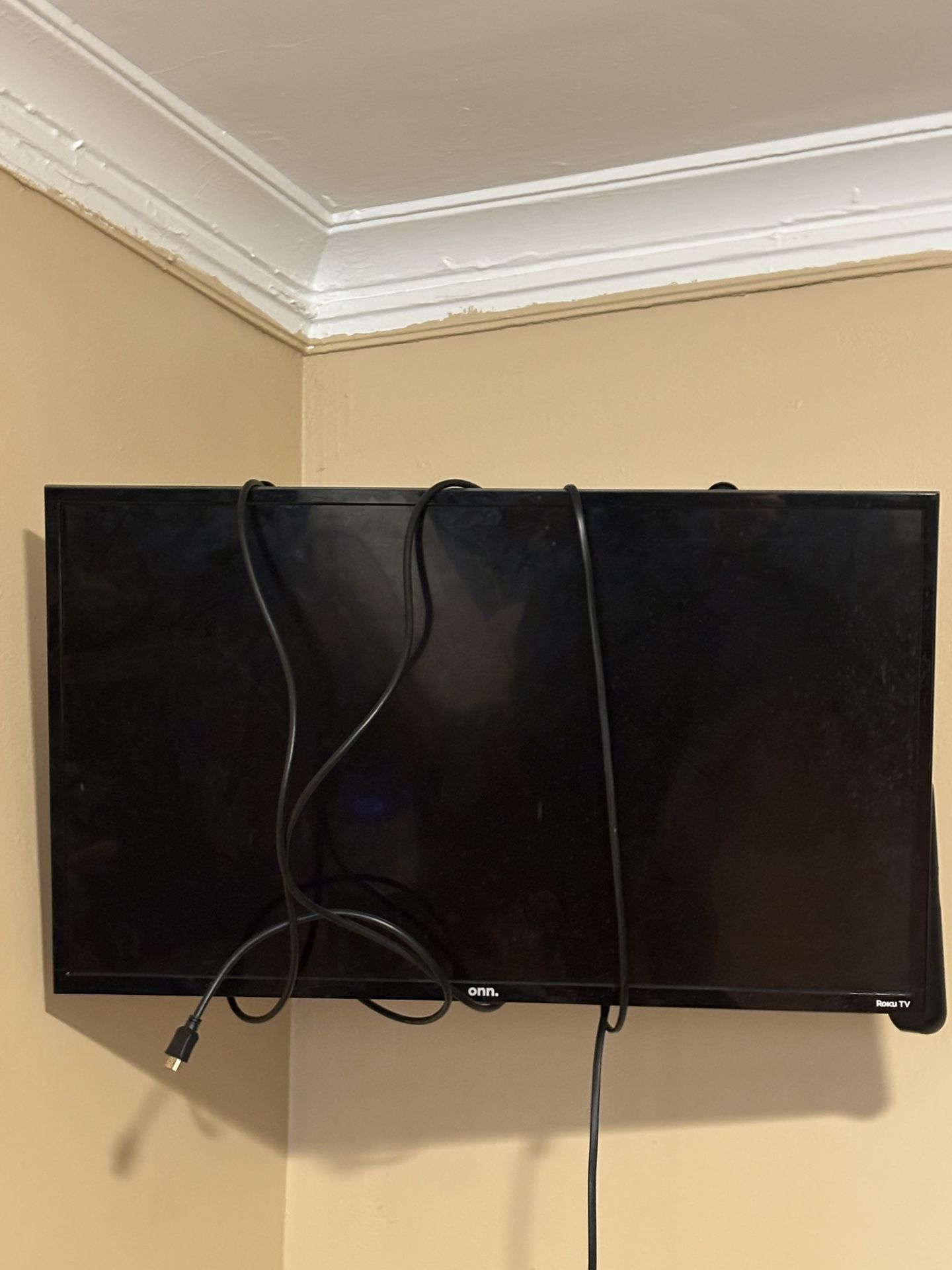32” Smart Roku Tv With Remote