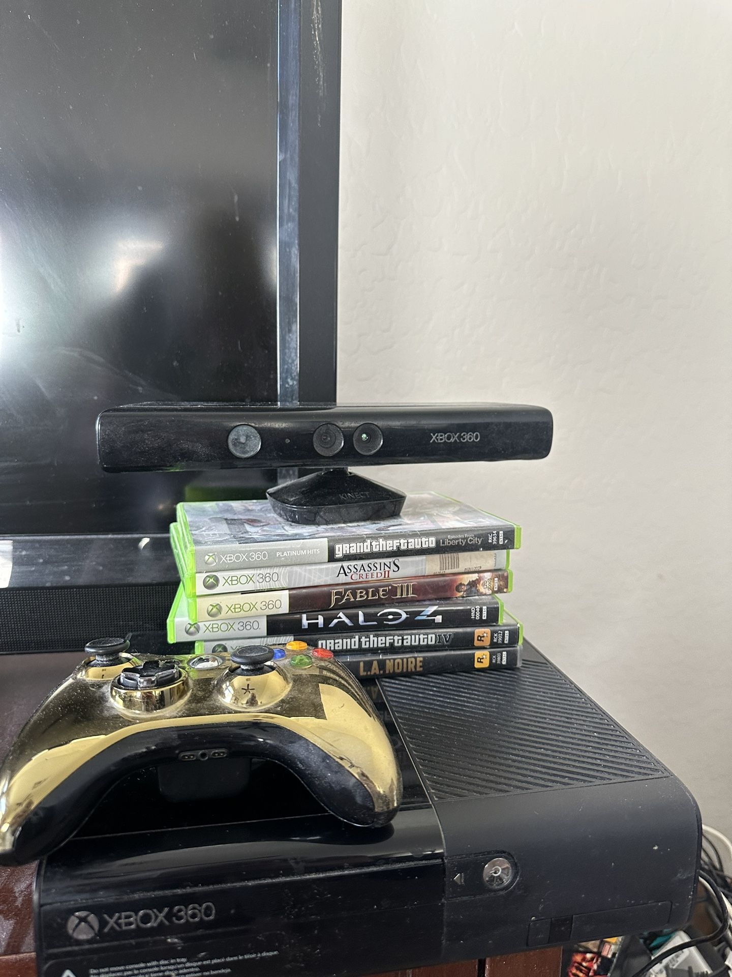 xbox 360 for sale with kinect with chrome controller & 6 different games