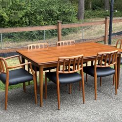 DANISH MODERN .TEAK EXPANDABLE DINING TABLE SET BY SKOVMAND & ANDERSEN and Moller chairs