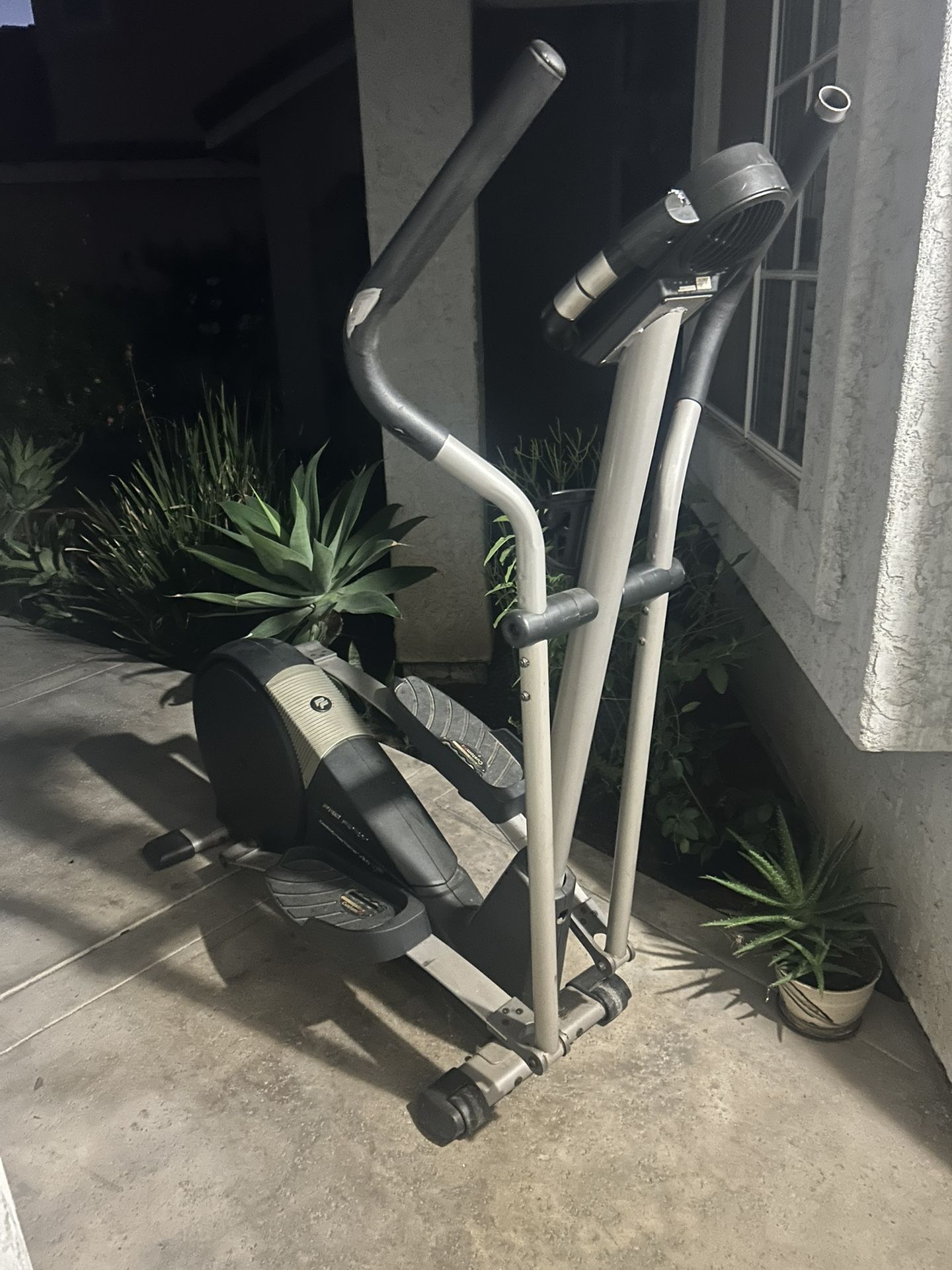 Pro Form Cardio Cross Trainer 820 ♥️