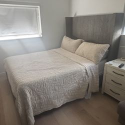 Cama moderna RH con cabecera alta – Madera tono oscuro