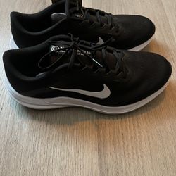 Men’s Nike Shoes Size 7.5
