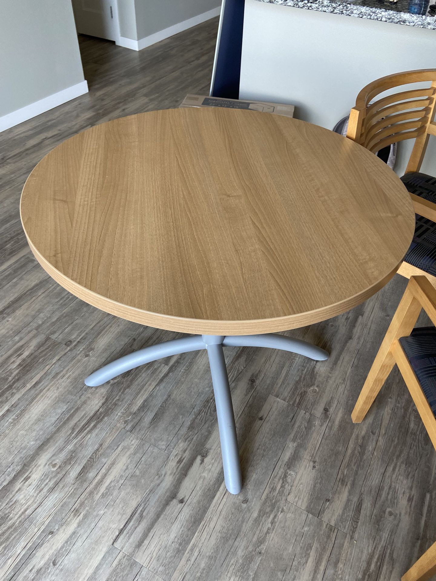 36” Round table
