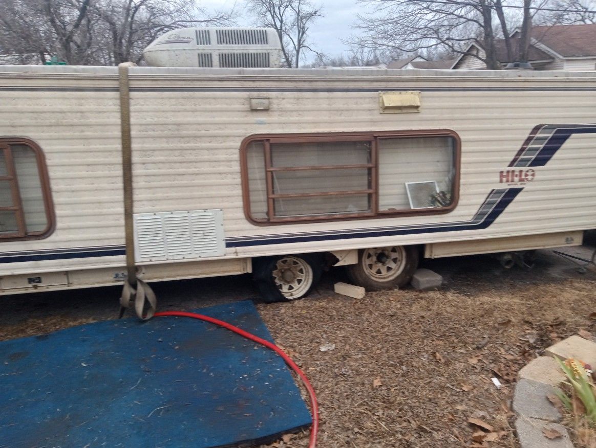 Vintage 1987 Hi N Lo Pop Up Camper