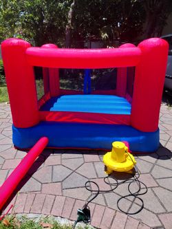 TODDLER BOUNCE HOUSE