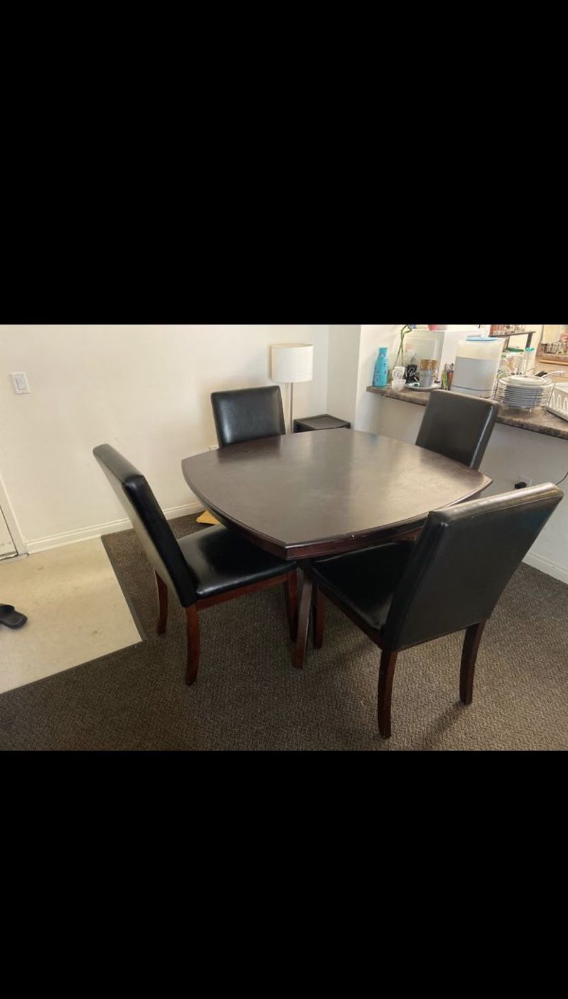 Dining table set excellent condition