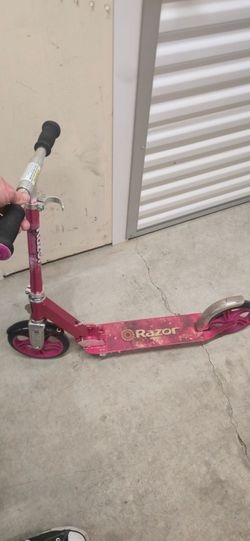 Razor A5 Lux Kick Scooter (LAST DAY)