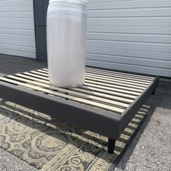 New KING Size Platform Bed Frame And 12” Memory Foam Mattress 