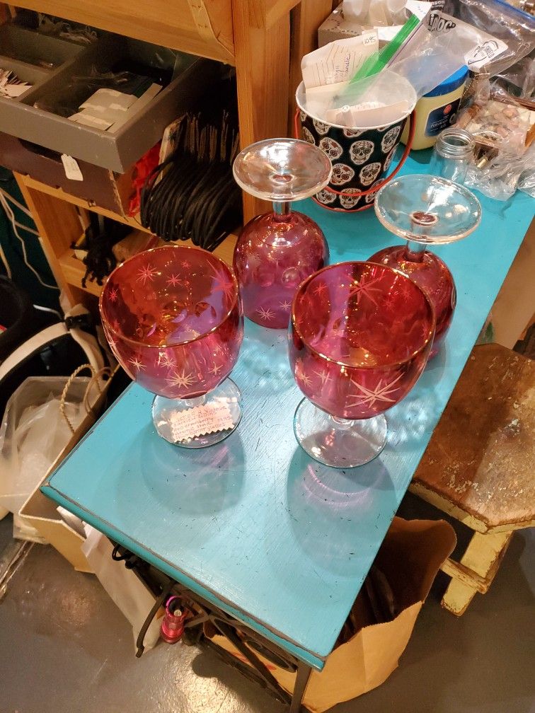 Set Of 4 Vintage Glasses