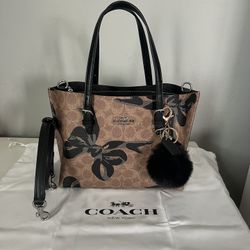 Coach Mollie Tote Bag 25 In Signature Canvas With Bow Print