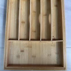 Utensil organizer adjustable in wood 