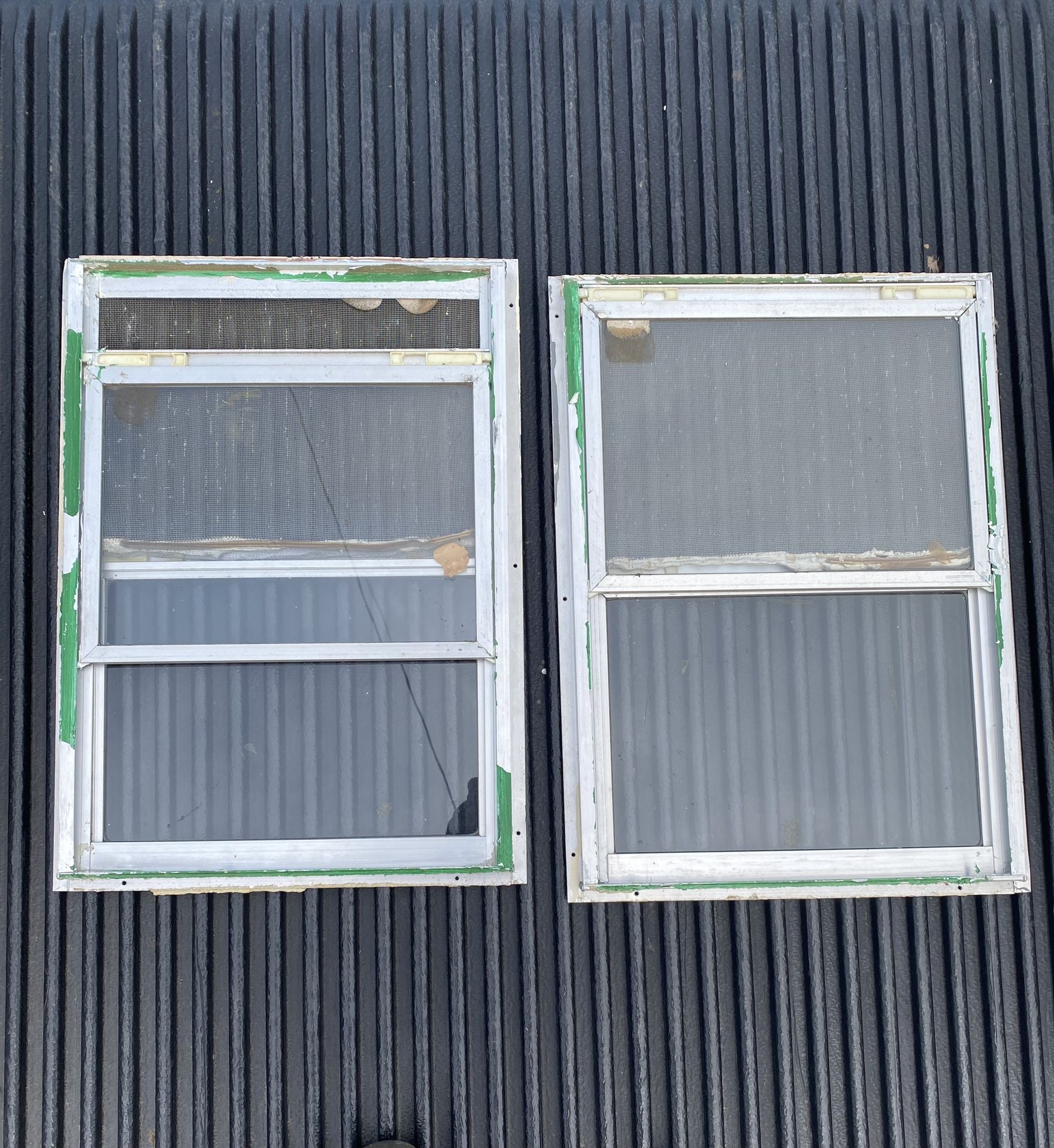 Aluminum Windows w Screens