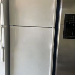 Refrigerator 28 By 67