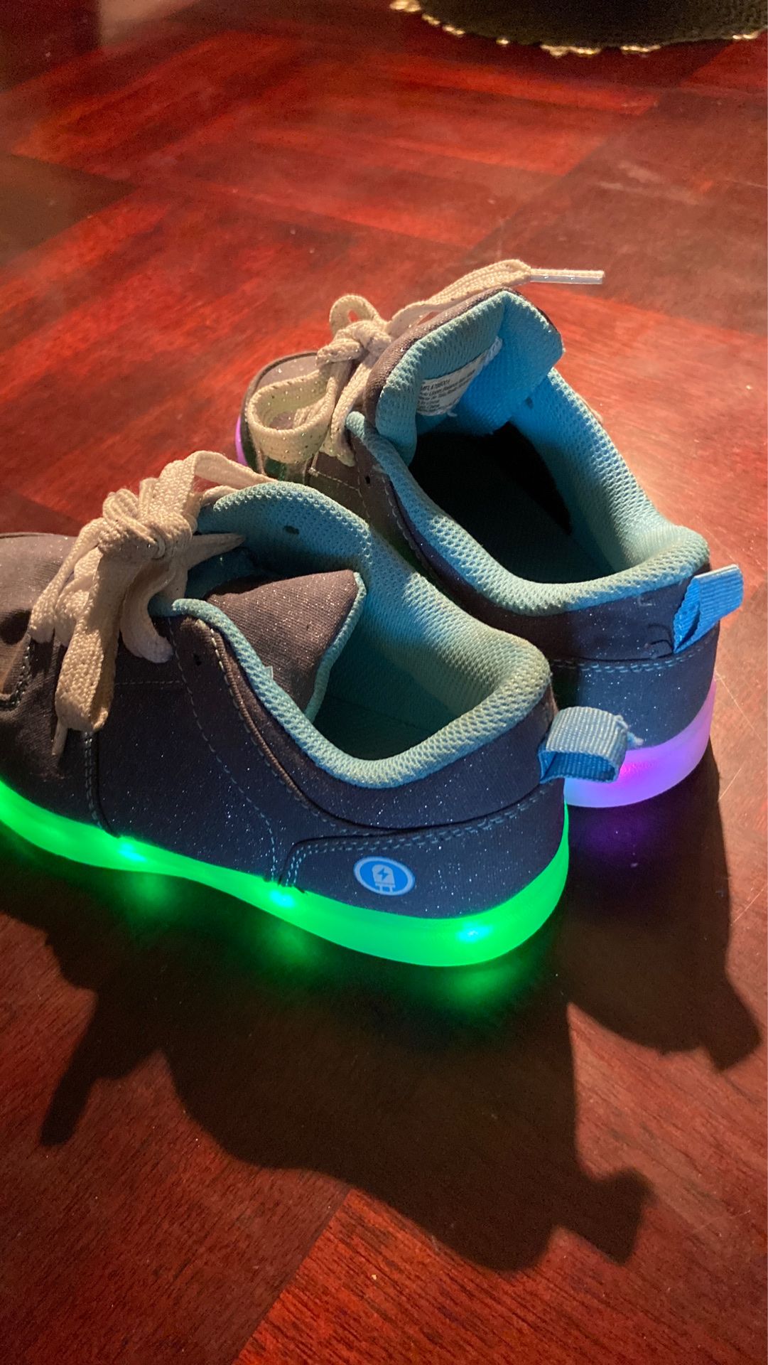 Kids light up shoes like new