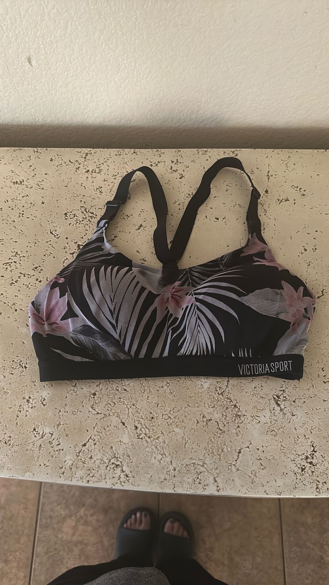 Victoria Secret Lightweight Sport Bra 36C Wire Free Adjustable Racerback