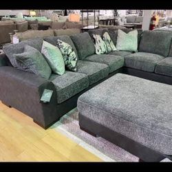 Big Size Two Tone Gray Cozy Sectional With RAF/LAF Chaise🌟 New Brand💯 On Display 🏠