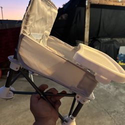 Portable feeding chair