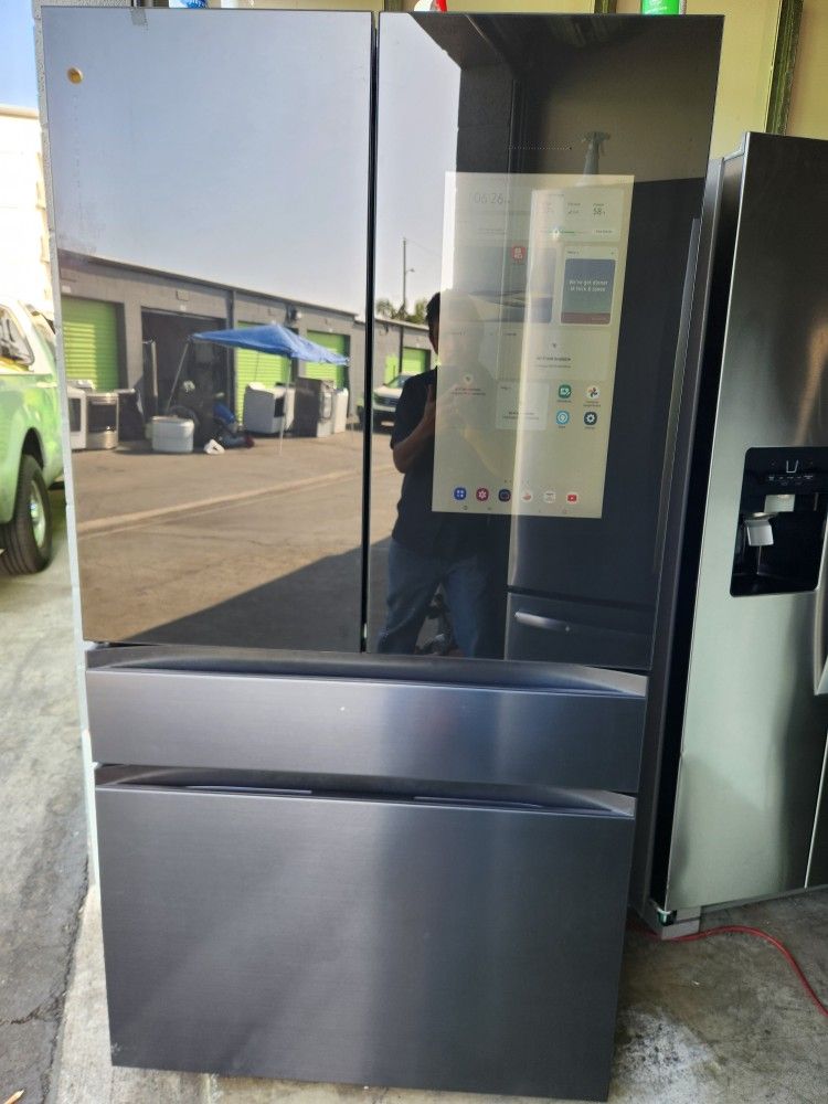 refrigerador de pantalla de 4 puertas marca Samsung de 36 de ancho por 68 y media de alto 29 de profundidad