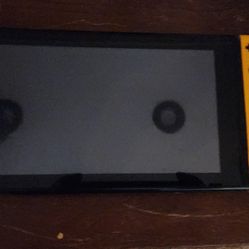 Nintendo Switch, comes with Pokémon legends Z game