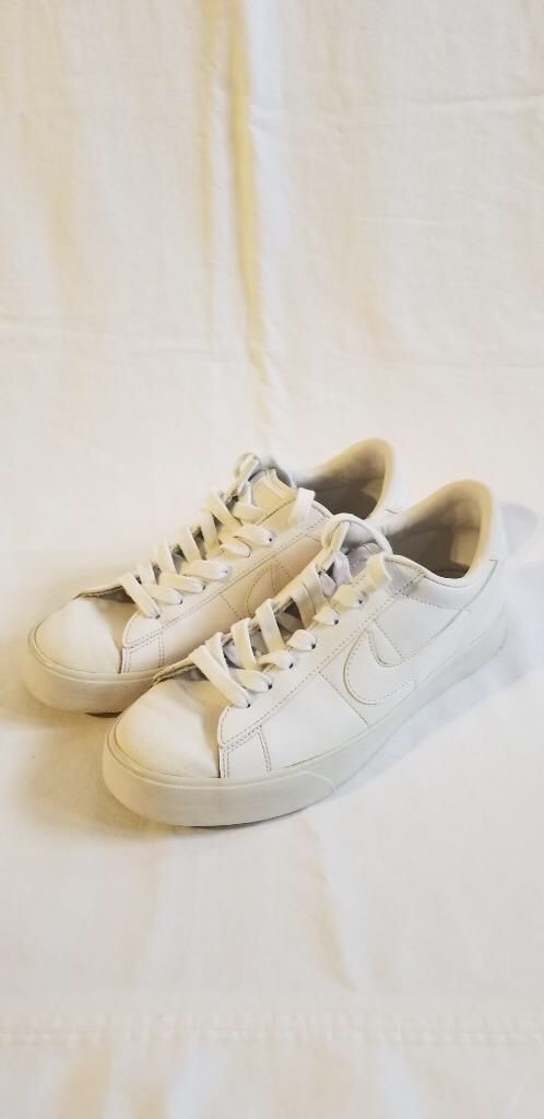 Mens size 8 Nike shoes