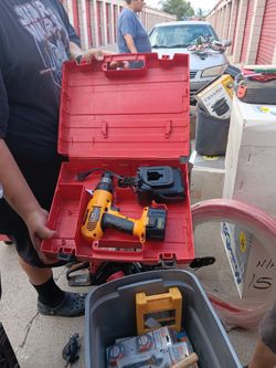 Dewalt Drill With Battery And Charger