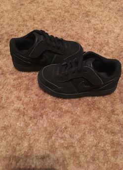 Lil boys sz 9 Black Nike