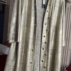 🍀NEW 2X Gorgeous Gold Cardigan $20 🎈