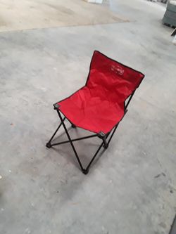 Folding beach chair with carrying case