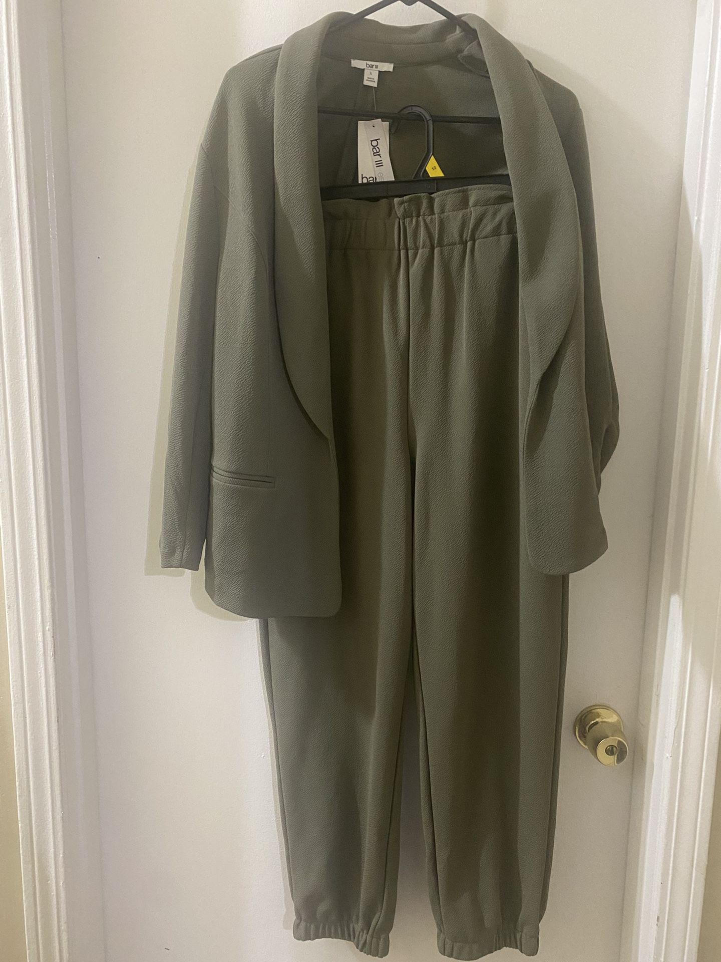 Woman’s Jacket And Pant (L) New (olive)