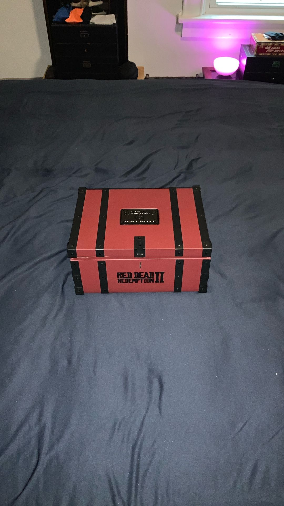 Red Dead Redemption 2 Limited Edition Box Set With Steel Series Case And Game.