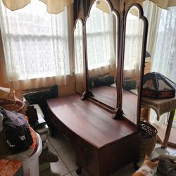 Antique Victorian Burl Walnut Dressing Table