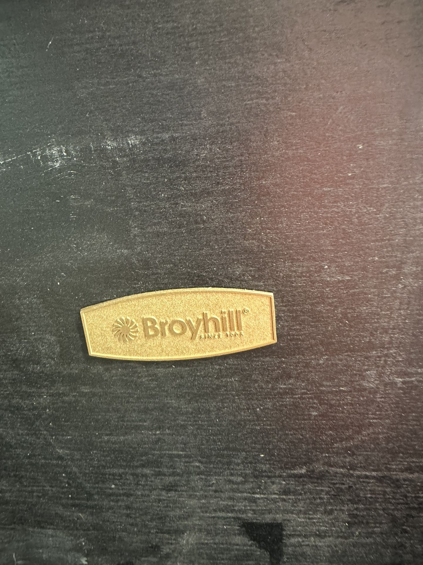 Table: New Broyhill dining table - wood, seats 6 Brand new Broyhill wood dining table.