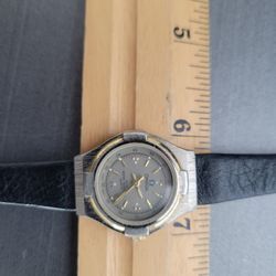 Omega  Quartz  gray  Dial Vintage Ladies Watch new battery