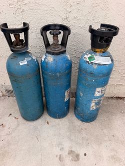 Co2 tank, 55 $ each or 140 $ for 3.