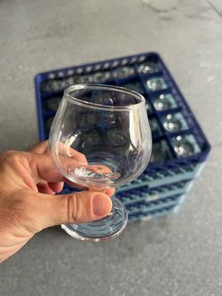 100 Sniffer glasses with trays