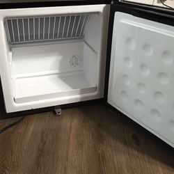 Small Freezer Works Great $25
