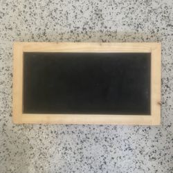 Framed hangable chalkboard 