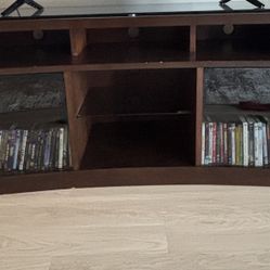 NEED GONE ASAP! Entertainment Desk 