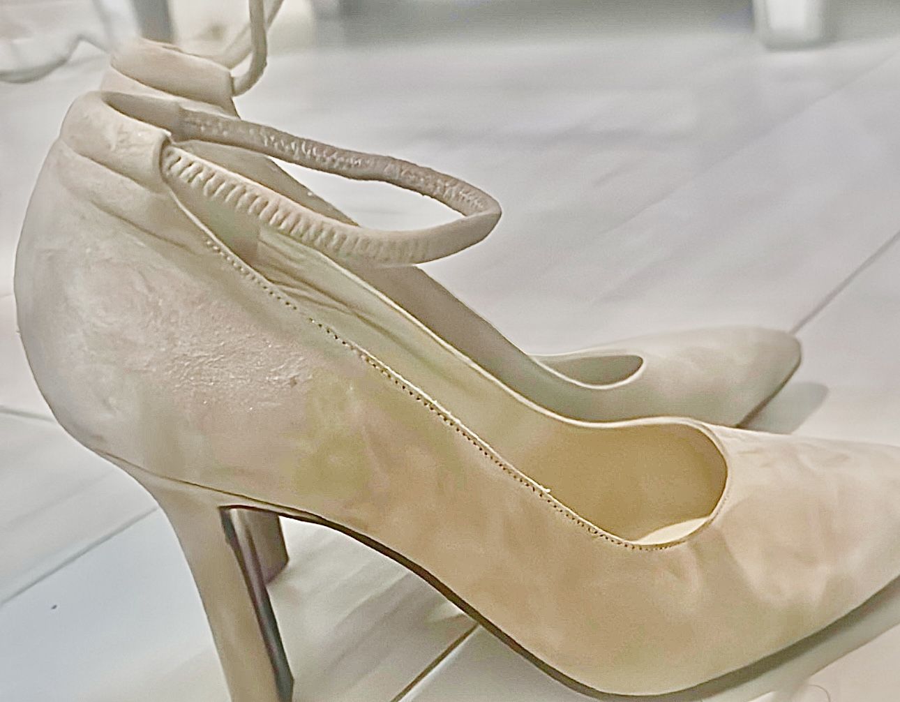 INC 0erfe t shoe to updress or wear w jeans. they have never born look at the heel. i’m open to fair and just offers