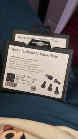 Mercedes-Benz OEM Wheel Locks for Light-Alloy Wheels