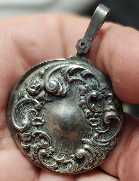 Antique Sterling Silver Compact Repousse Hinged Top, Link for a Chain