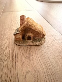 Drovers Cottage figurine by David Winter