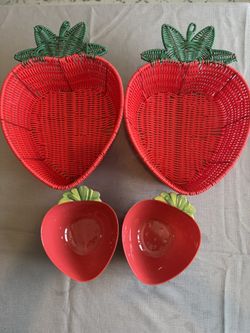 4 Strawberry Containers