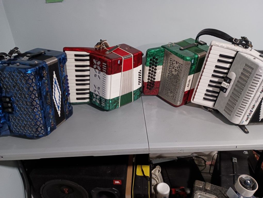 Accordion De Teclas. Y Bottones